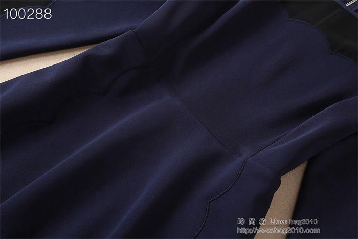 Chanel香奈兒 法國專櫃同步新款 2019早春女裝新品 時尚圓領 後中拉鏈 高端繡花 純手工修邊 拼接袖側鏤空 九分袖 寶藍色 中長款連衣裙  xly1234